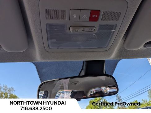 Used 2025 Hyundai Venue Limited FWD image 23