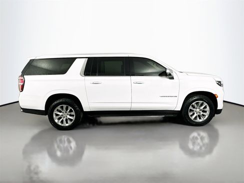 Used 2021 Chevrolet Suburban Premier w/ Premium Package image 8