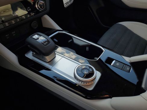 New 2025 Mitsubishi Outlander SE image 19