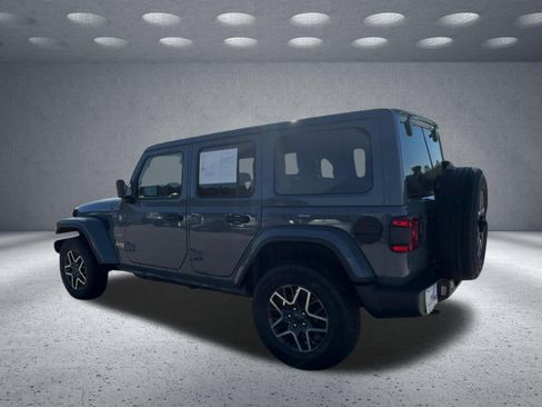 Used 2024 Jeep Wrangler Unlimited Sahara AWD/4WD image 5