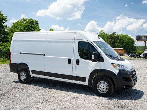 Used 2025 RAM ProMaster 2500 w/ Convenience Group FWD image 12