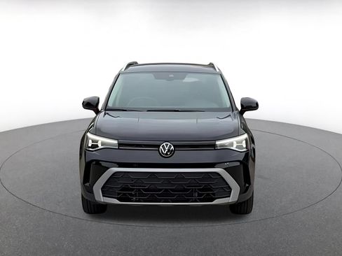 Used 2025 Volkswagen Taos SE FWD image 4