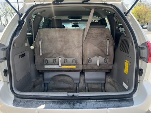 Used 2008 Toyota Sienna XLE Limited FWD image 10