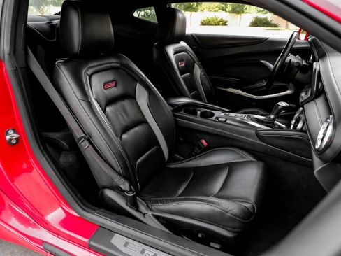 Used 2018 Chevrolet Camaro SS RWD image 38