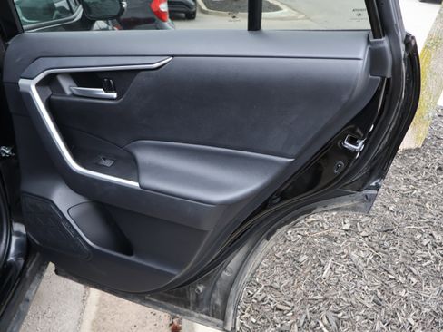 Used 2025 Toyota RAV4 XLE AWD/4WD image 11