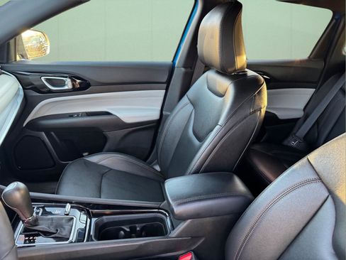 Used 2024 Jeep Compass Limited image 7