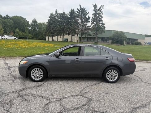 Used 2007 Toyota Camry LE FWD image 2