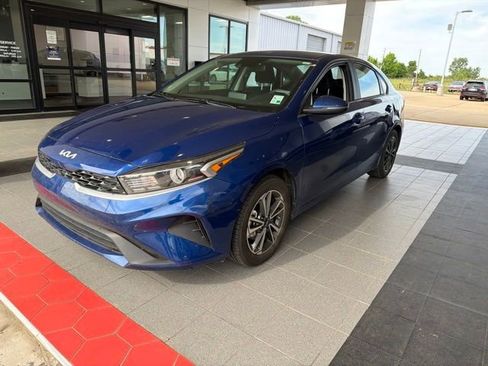 Used 2023 Kia Forte LXS w/ LXS Technology Package FWD image 1