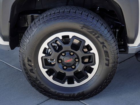 Certified 2025 Toyota 4Runner TRD Off-Road Premium AWD/4WD image 11