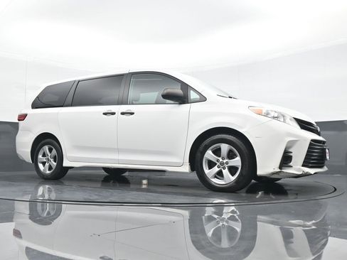 Used 2020 Toyota Sienna L image 22