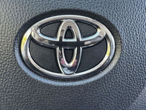 Used 2025 Toyota RAV4 XLE AWD/4WD image 32