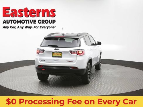 Used 2025 Jeep Compass Trailhawk AWD/4WD image 36