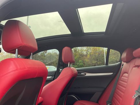 Used 2023 Alfa Romeo Stelvio Veloce image 23