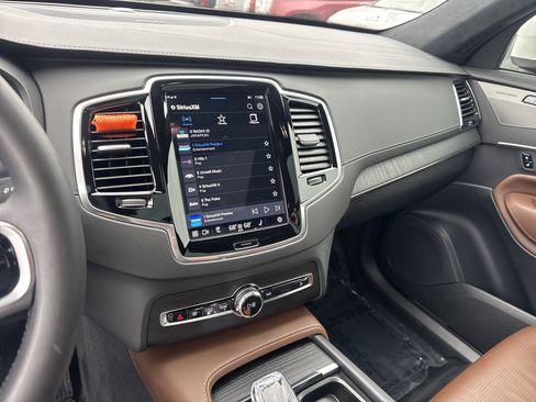 Used 2024 Volvo XC90 B6 Ultimate w/ Lounge Package image 25