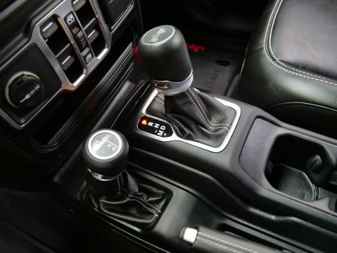 Used 2022 Jeep Wrangler Unlimited Sahara w/ Cold Weather Group AWD/4WD image 21