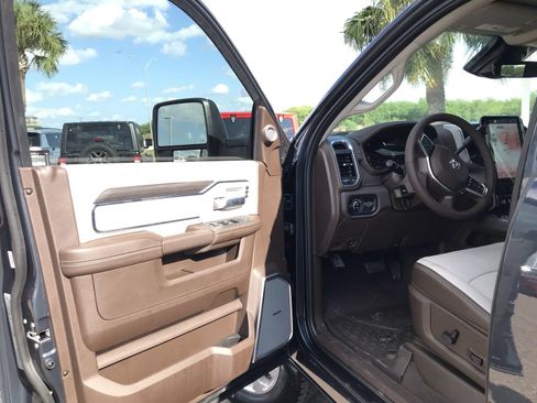 New 2026 RAM 2500 Laramie AWD/4WD image 12