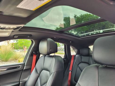 Used 2015 Porsche Macan S image 37