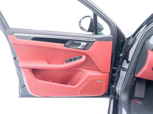 New 2026 Porsche Macan S image 24