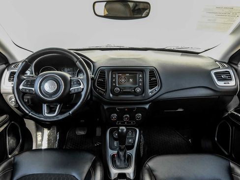 Used 2018 Jeep Compass Latitude w/ Cold Weather Group image 16