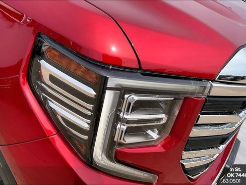 Used 2023 GMC Sierra 1500 SLT AWD/4WD image 32