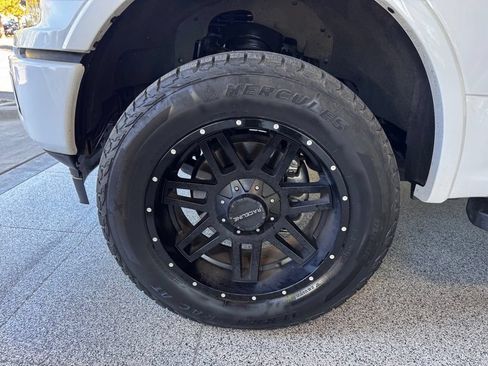 Used 2018 Ford F150 XLT w/ Equipment Group 302A Luxury AWD/4WD image 13