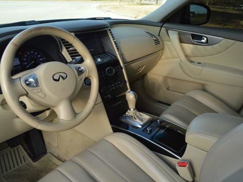 Used 2017 INFINITI QX70 2WD w/ Premium Package image 13