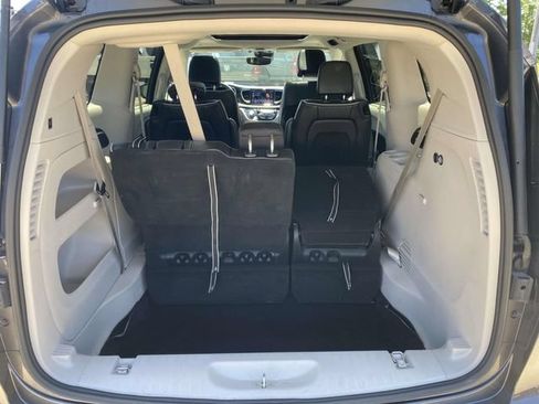 Used 2023 Chrysler Pacifica Limited FWD image 10