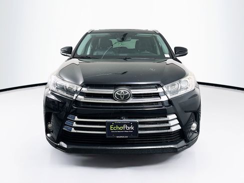 Used 2018 Toyota Highlander Limited Platinum image 2