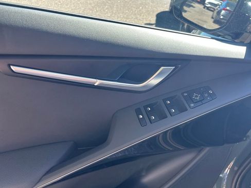 New 2025 Kia Niro EX Touring image 29