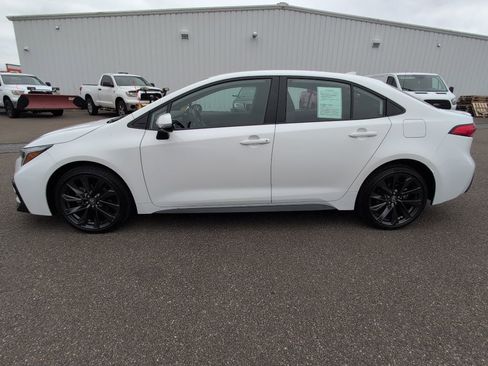 Used 2024 Toyota Corolla SE FWD image 3