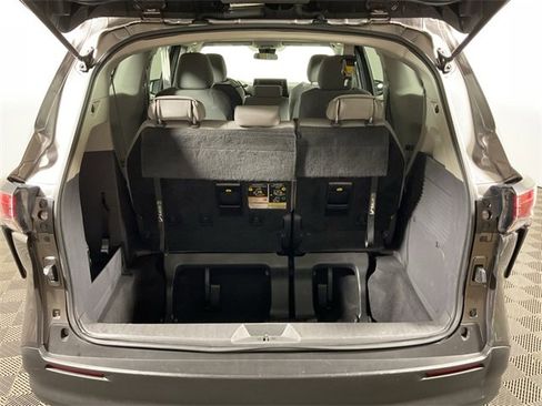 Used 2022 Toyota Sienna LE image 13