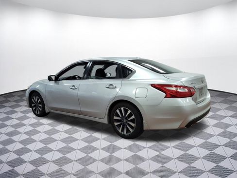 Used 2017 Nissan Altima 2.5 SV image 18