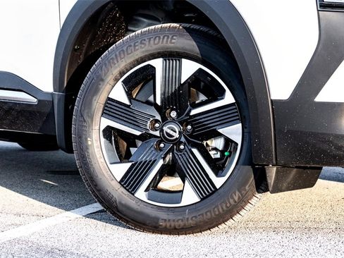 New 2025 Nissan Kicks SV image 3