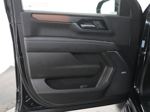 Used 2025 GMC Yukon XL Denali AWD/4WD image 21
