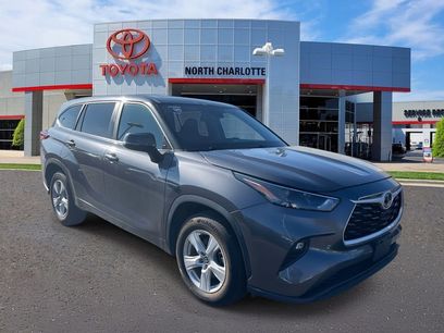Used 2023 Toyota Highlander LE