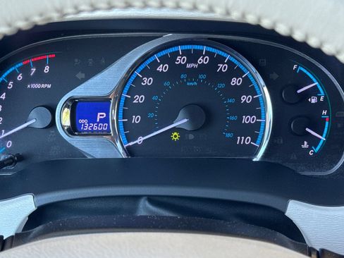 Used 2012 Toyota Sienna XLE FWD image 25