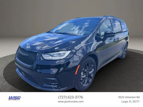 Used 2022 Chrysler Pacifica Touring-L w/ S Appearance Package FWD image 1