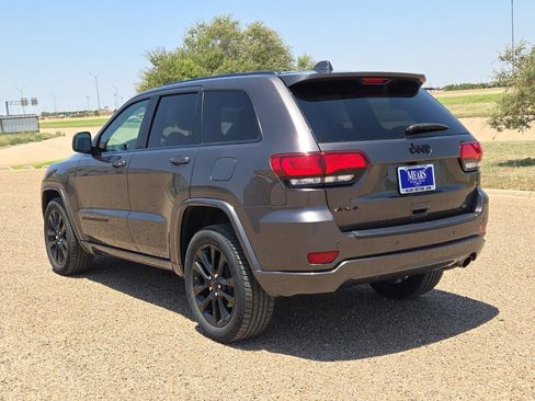 Used 2019 Jeep Grand Cherokee Altitude AWD/4WD image 3