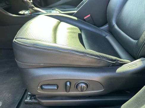 Used 2020 Buick Encore GX Essence w/ Experience Buick Package FWD image 28