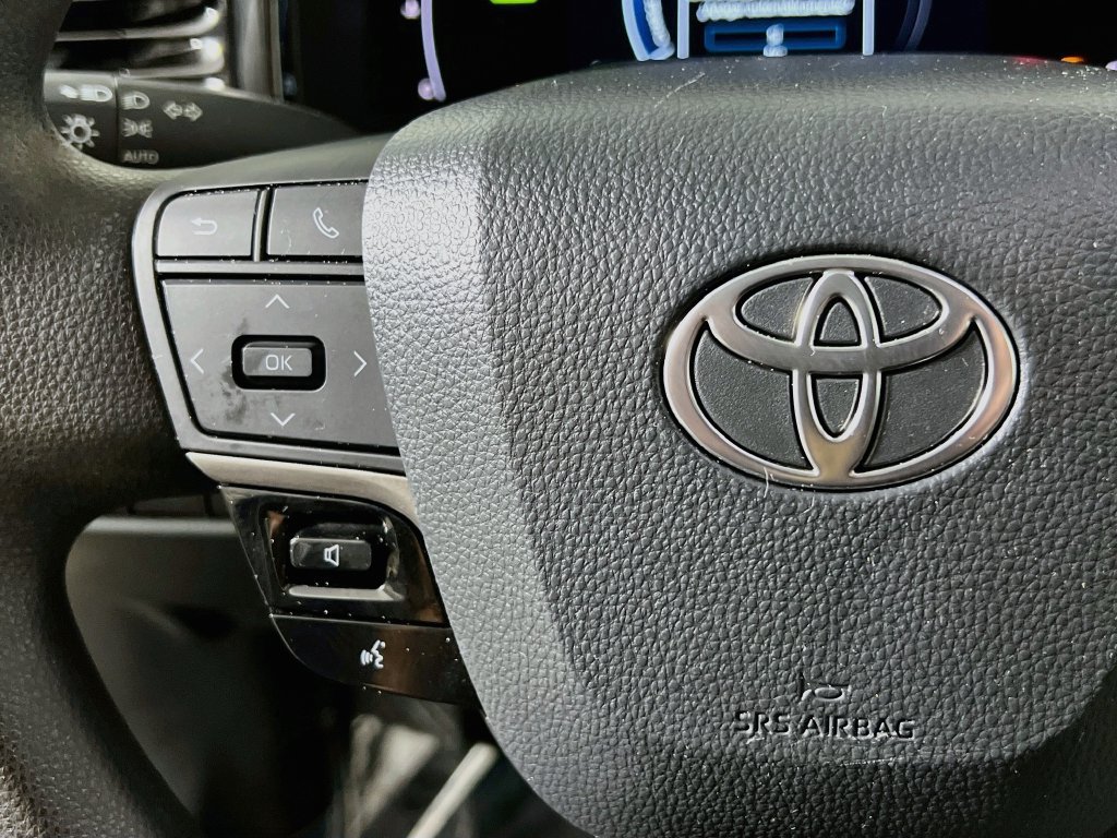 Used 2025 Toyota Camry LE w/ Convenience Package FWD image 16