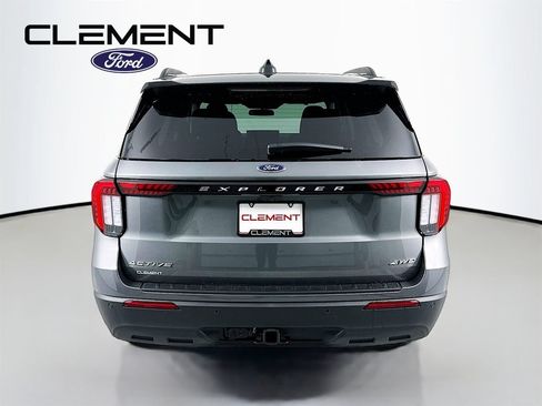 New 2026 Ford Explorer Active AWD/4WD image 7