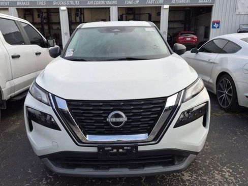 Used 2023 Nissan Rogue S FWD image 2