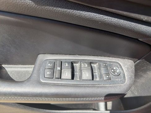 Used 2016 Chrysler 200 S w/ Comfort Group FWD image 12