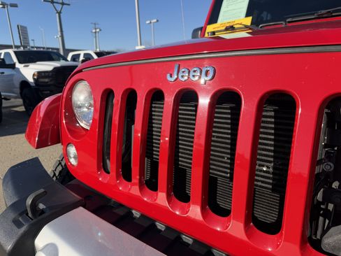 Used 2014 Jeep Wrangler Unlimited Sahara w/ Trailer Tow Group image 20