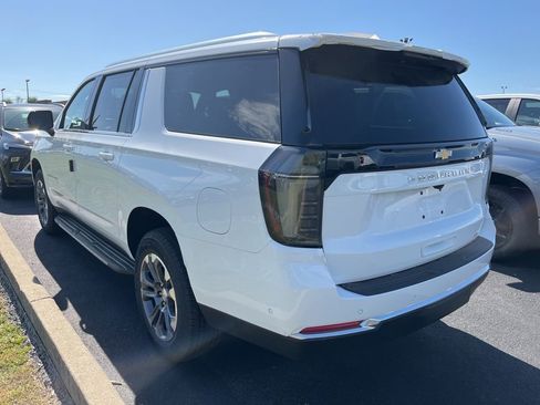 New 2026 Chevrolet Suburban LT AWD/4WD image 4