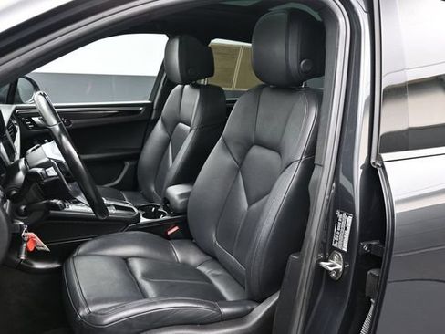 Used 2020 Porsche Macan AWD/4WD image 6