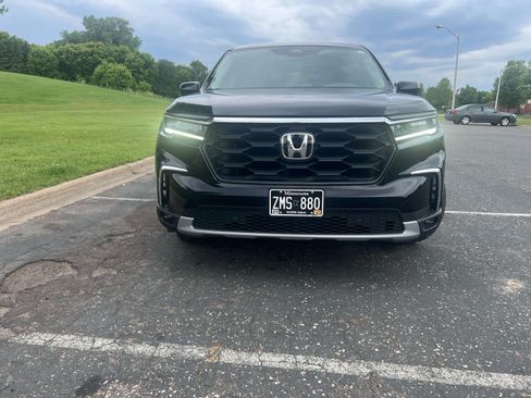 Used 2025 Honda Pilot EX-L image 2