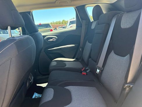 Used 2016 Jeep Cherokee Sport AWD/4WD image 11