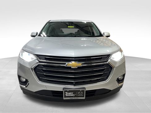 Used 2020 Chevrolet Traverse LT w/ LT Premium Package FWD image 2