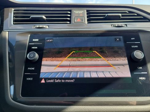 Certified 2023 Volkswagen Tiguan SE w/ Panoramic Sunroof Package image 21